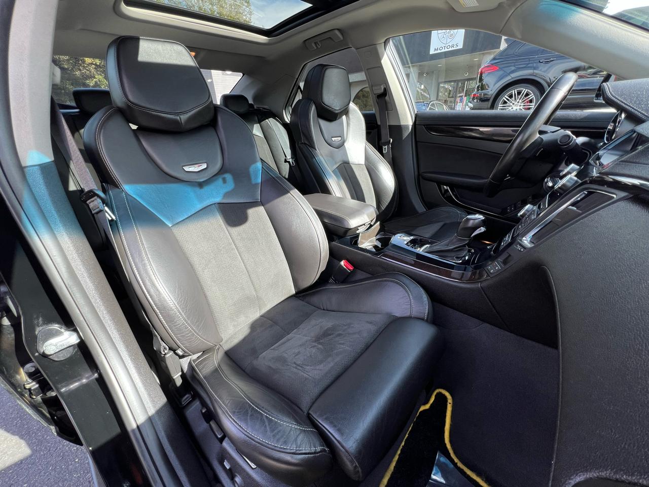 Cadillac CTS-V Sedan  2012