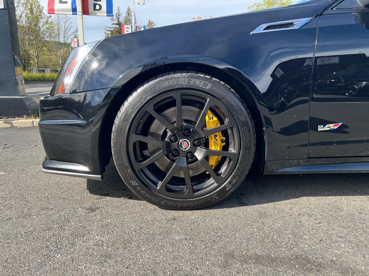 Cadillac CTS-V Sedan  2012