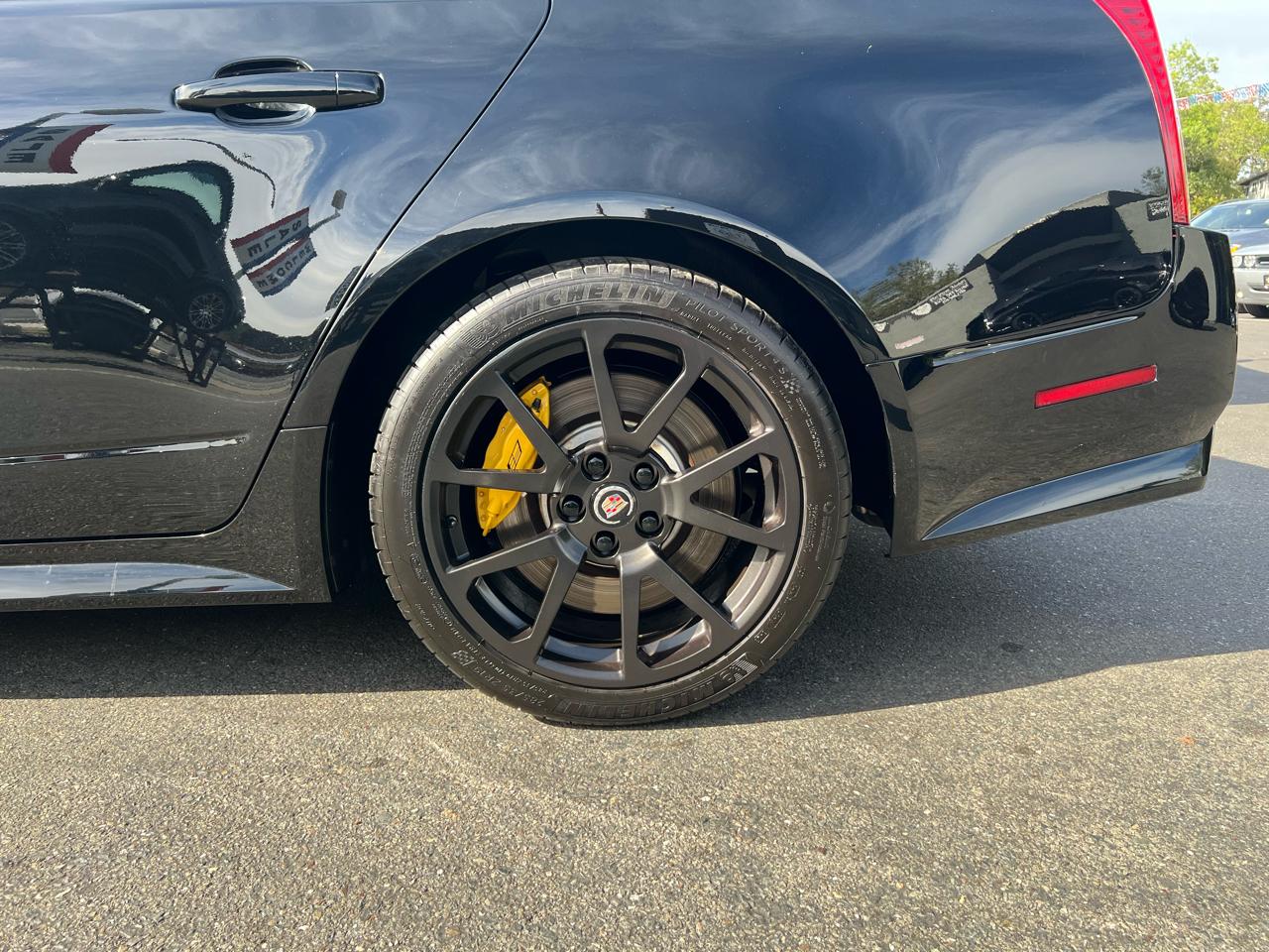 Cadillac CTS-V Sedan  2012