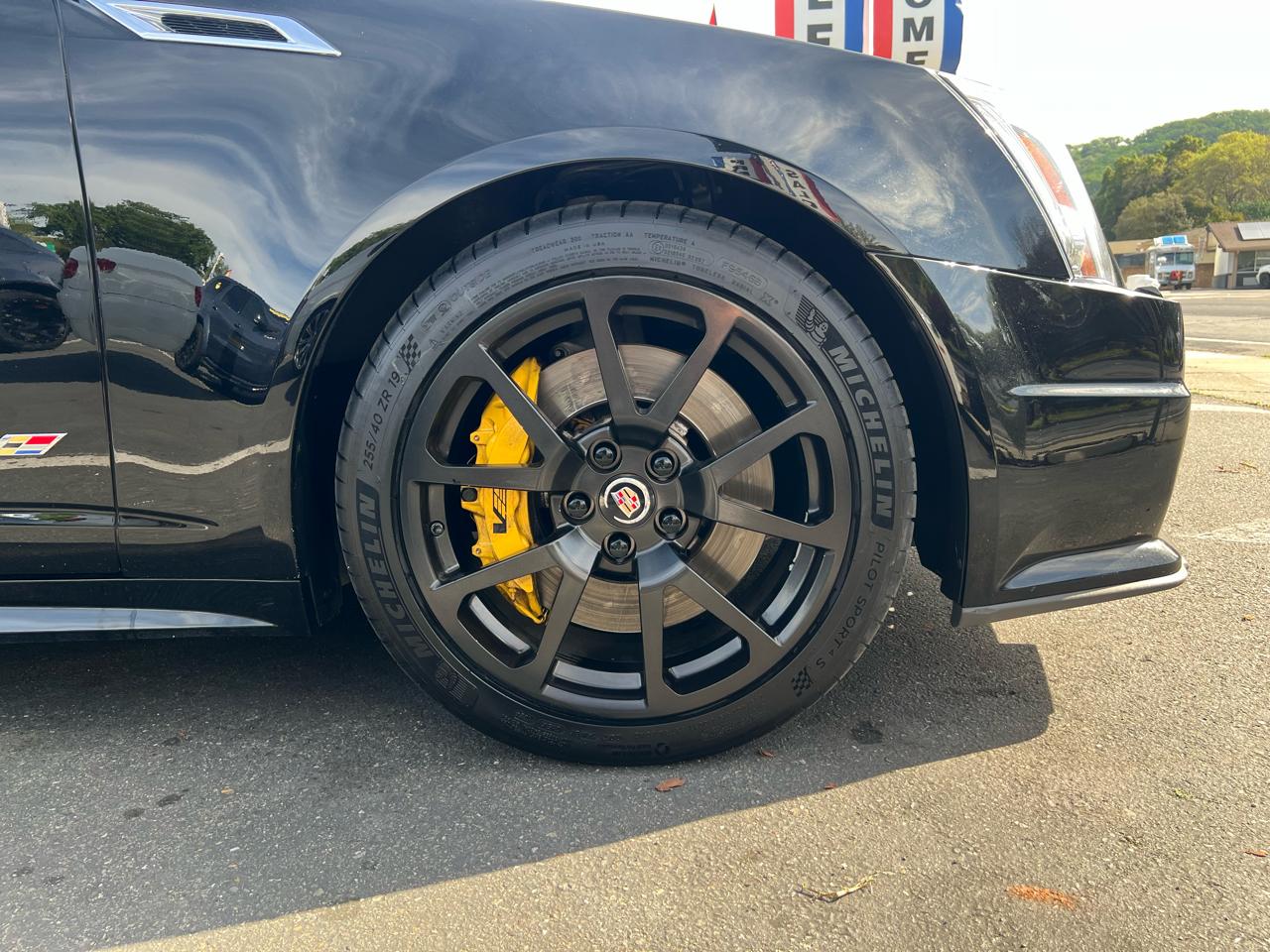 Cadillac CTS-V Sedan  2012