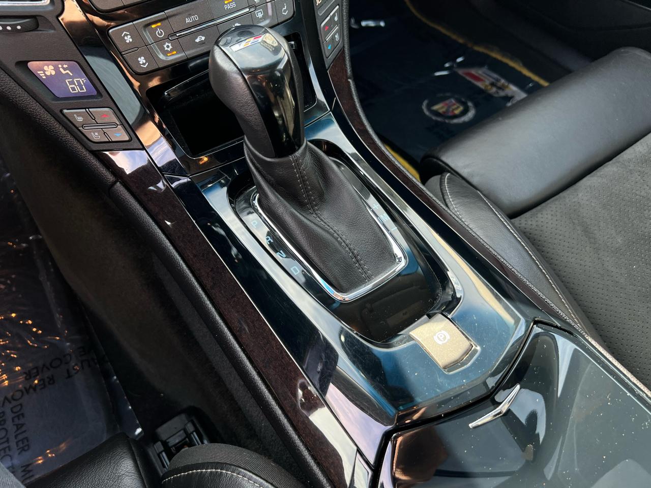 Cadillac CTS-V Sedan  2012