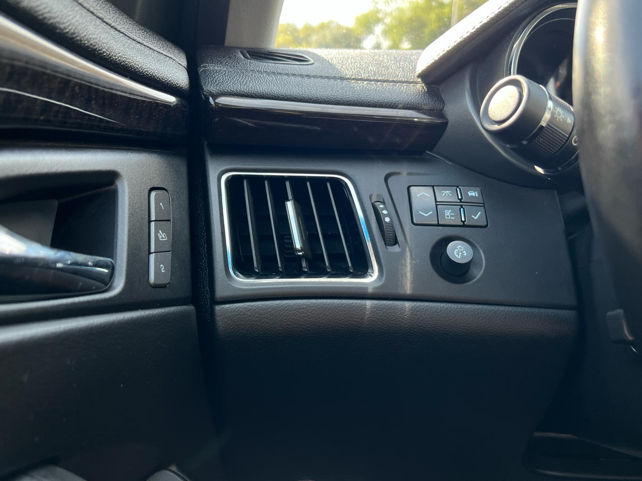 Cadillac CTS-V Sedan  2012