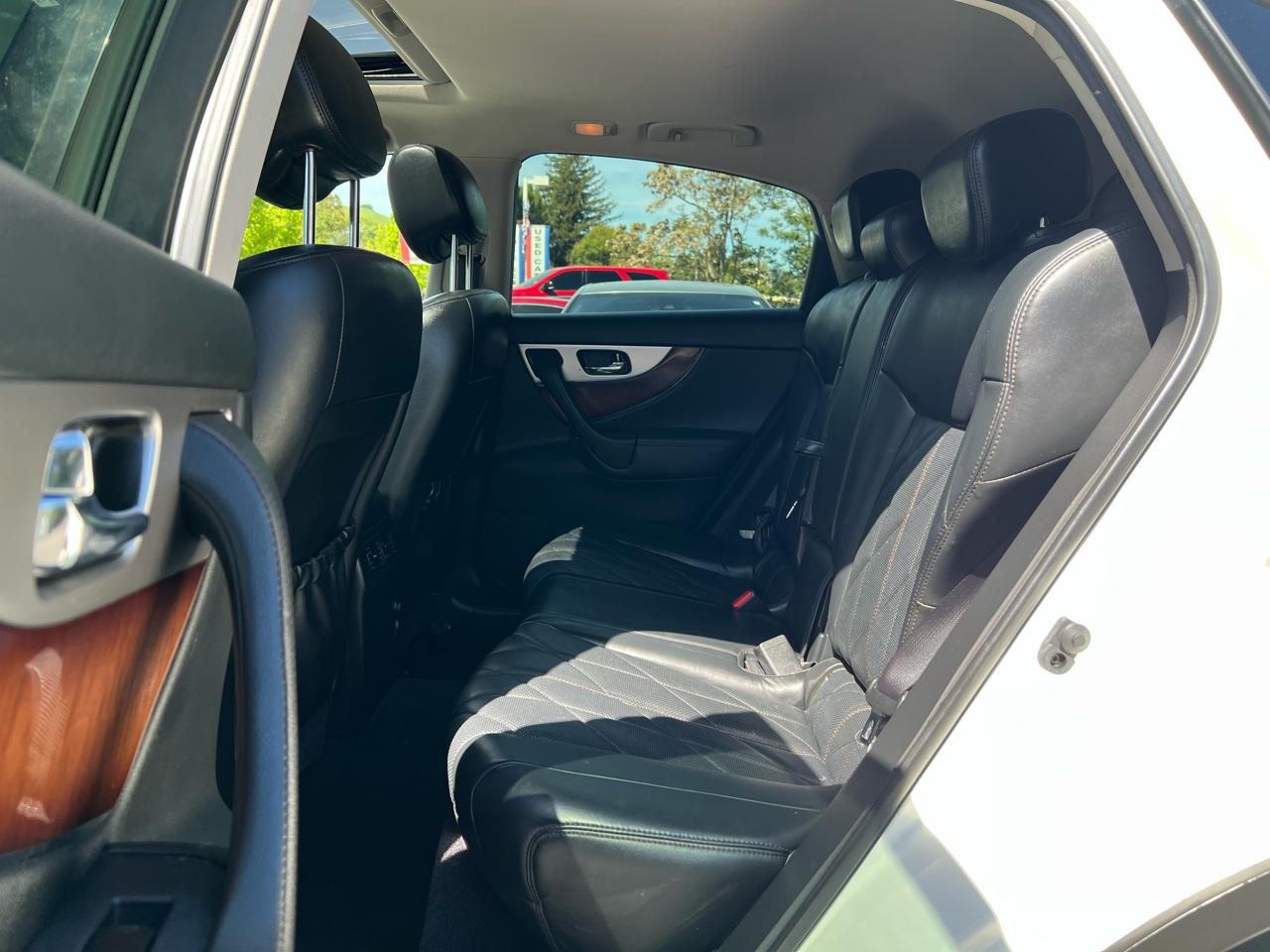 Infiniti QX70  2014