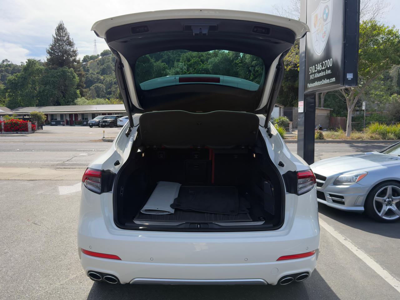 Maserati Levante  2021