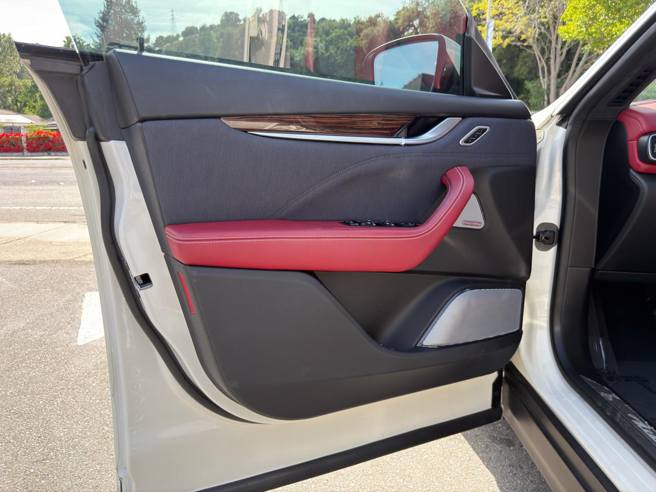 Maserati Levante  2021