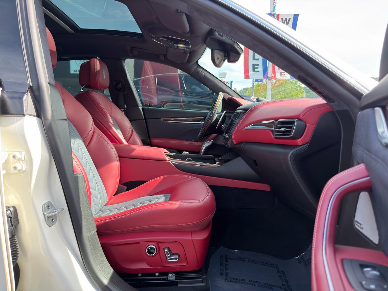 Maserati Levante  2021