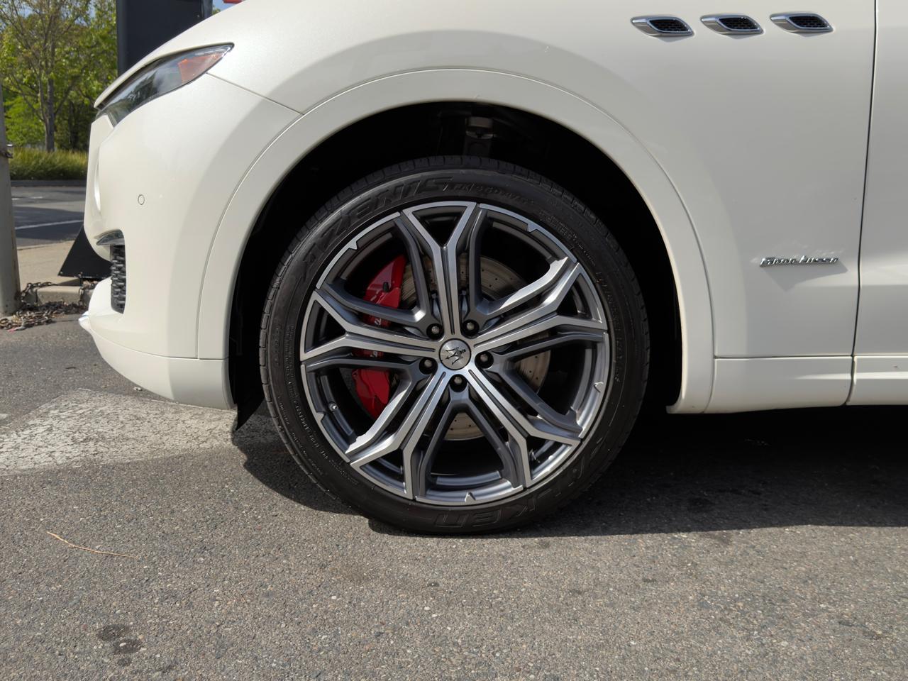 Maserati Levante  2021