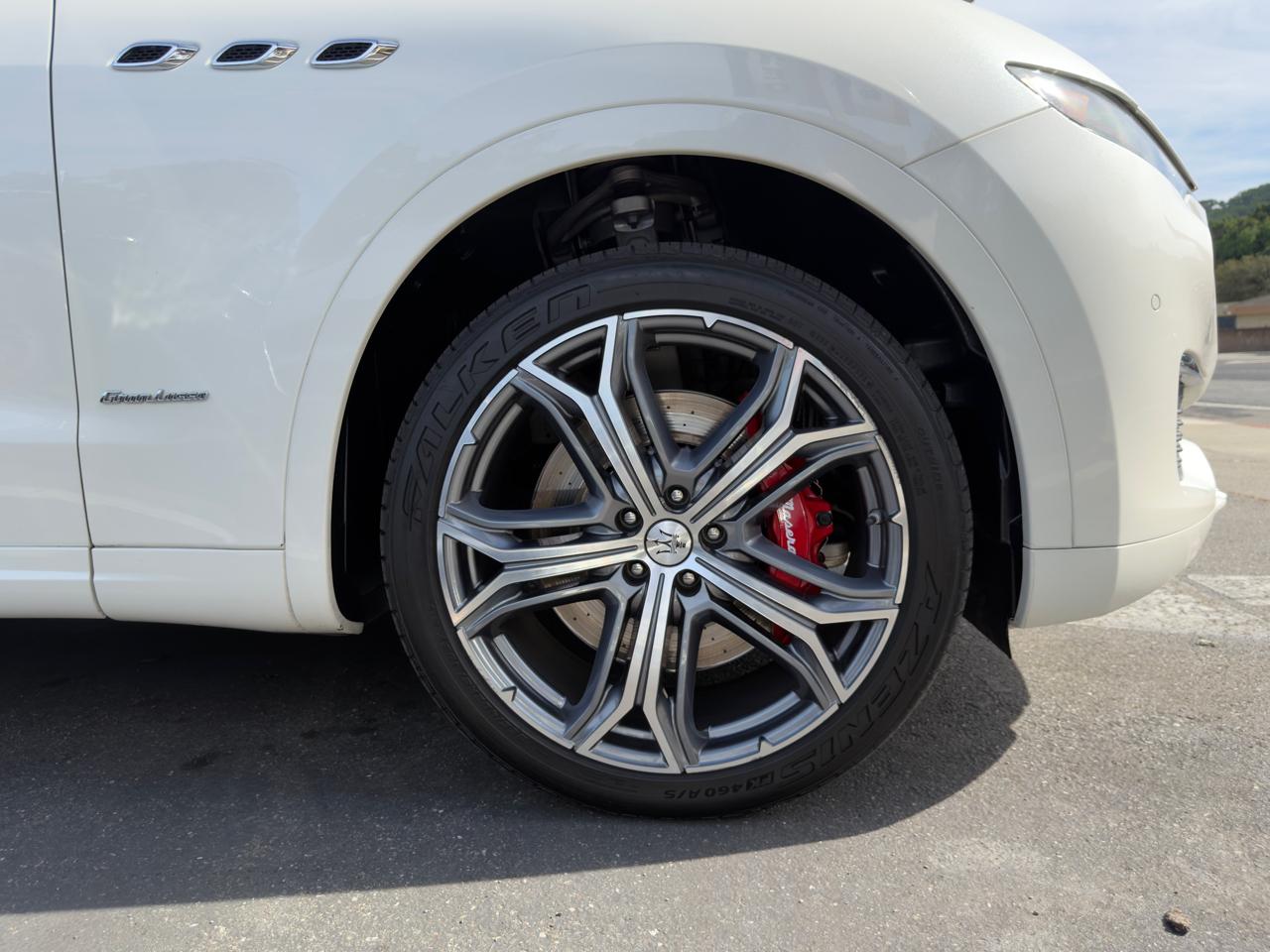 Maserati Levante  2021