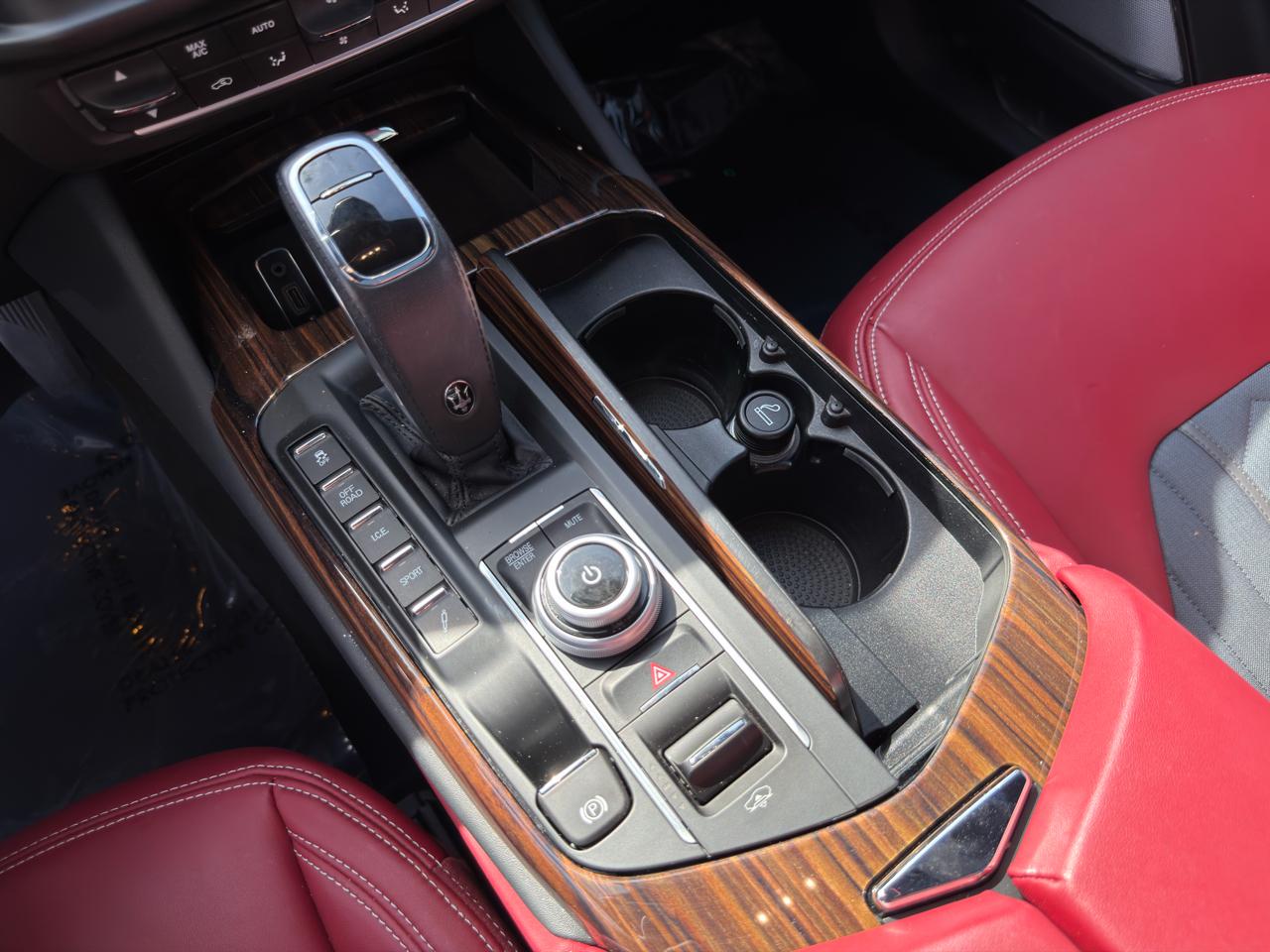 Maserati Levante  2021