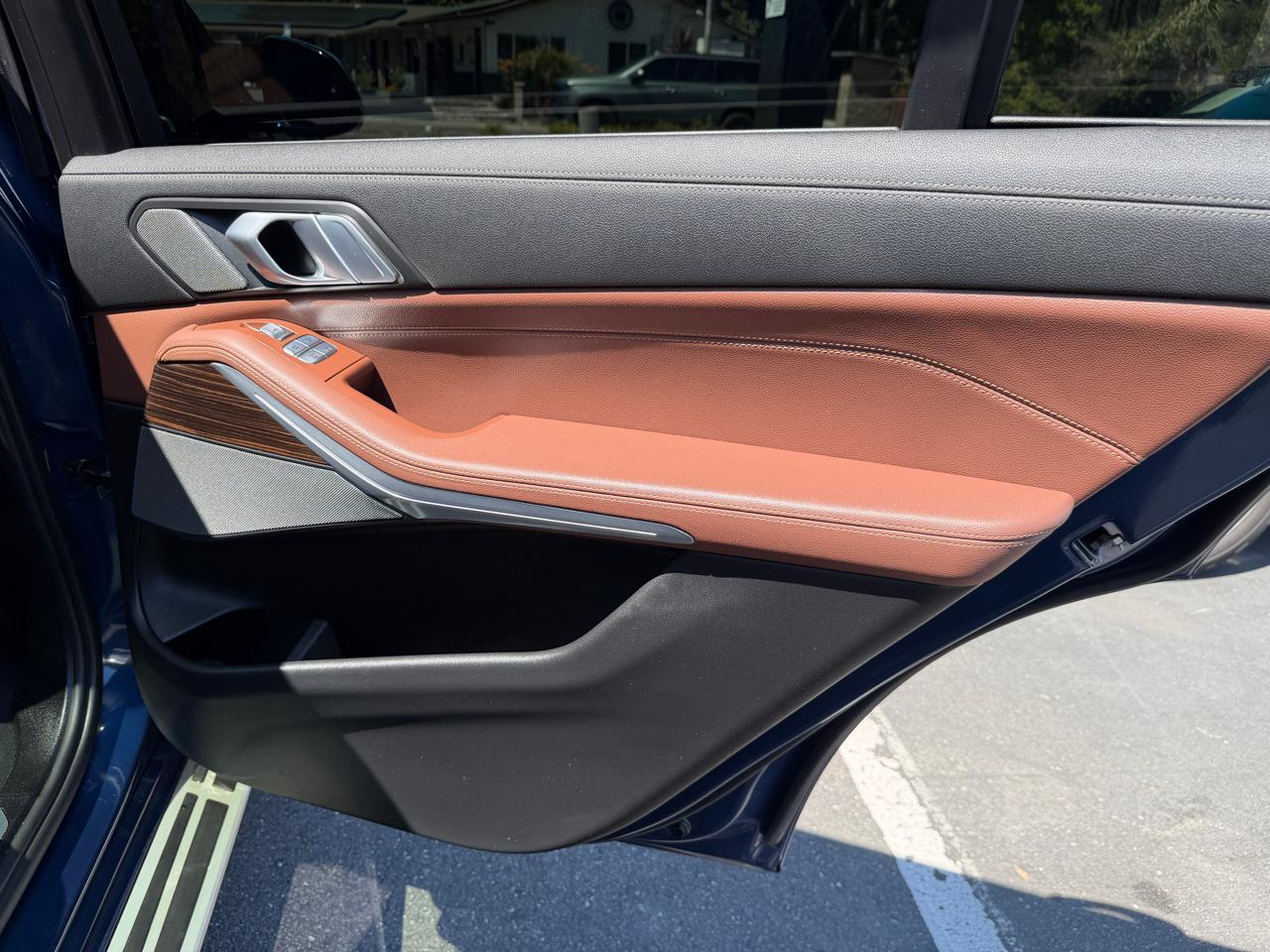 BMW X7  2021