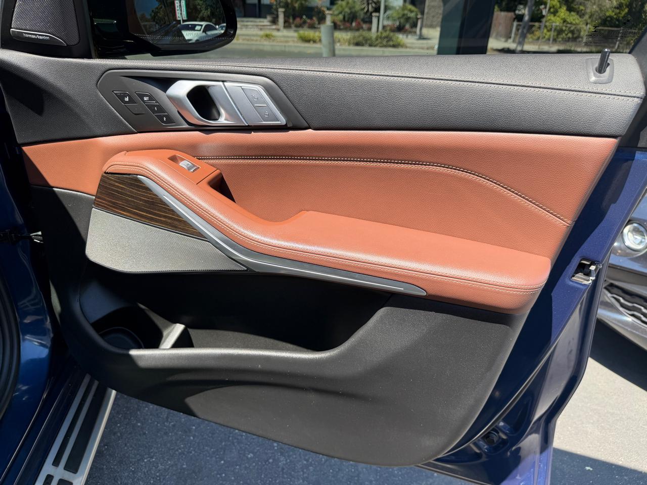 BMW X7  2021