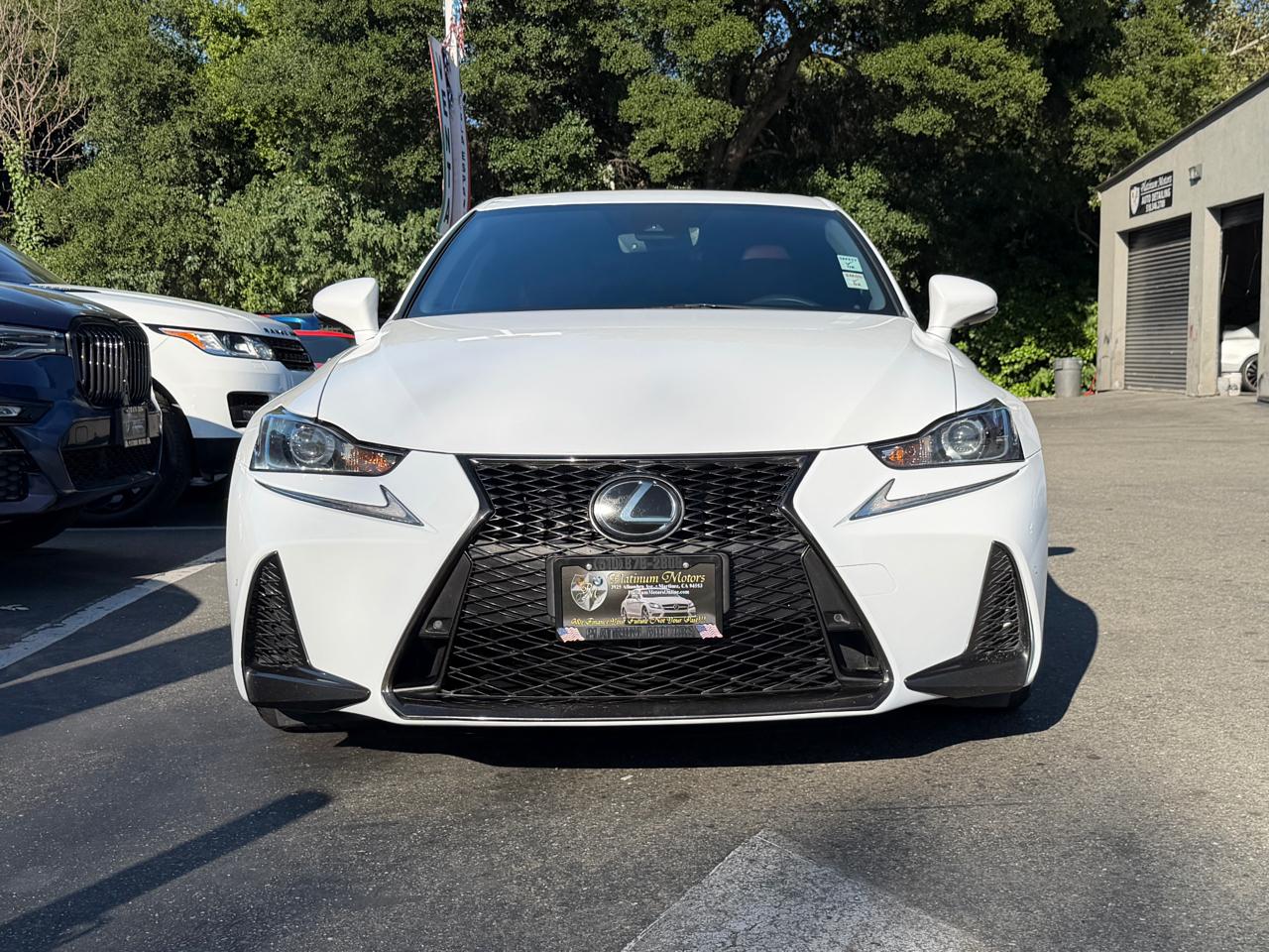 Lexus IS  2019
