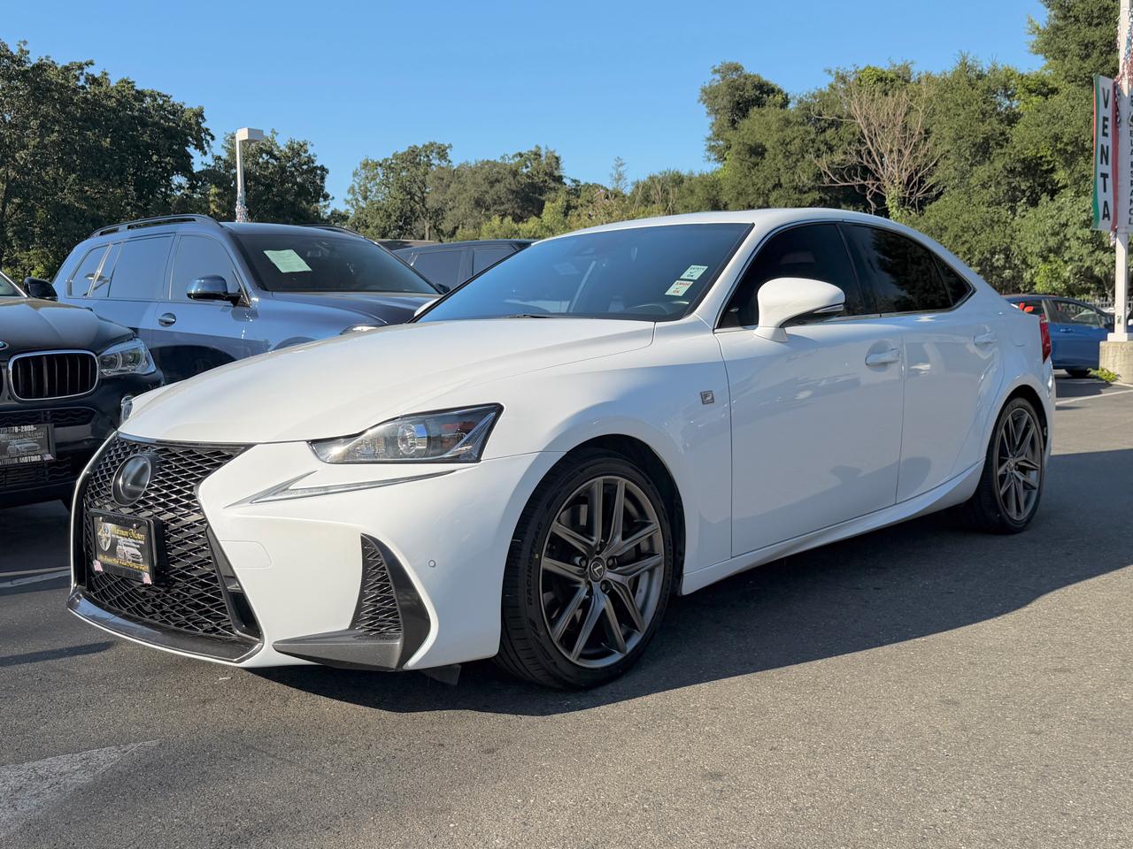 Lexus IS  2019