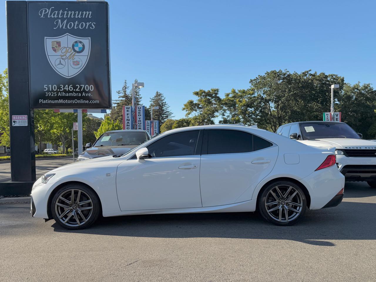 Lexus IS  2019