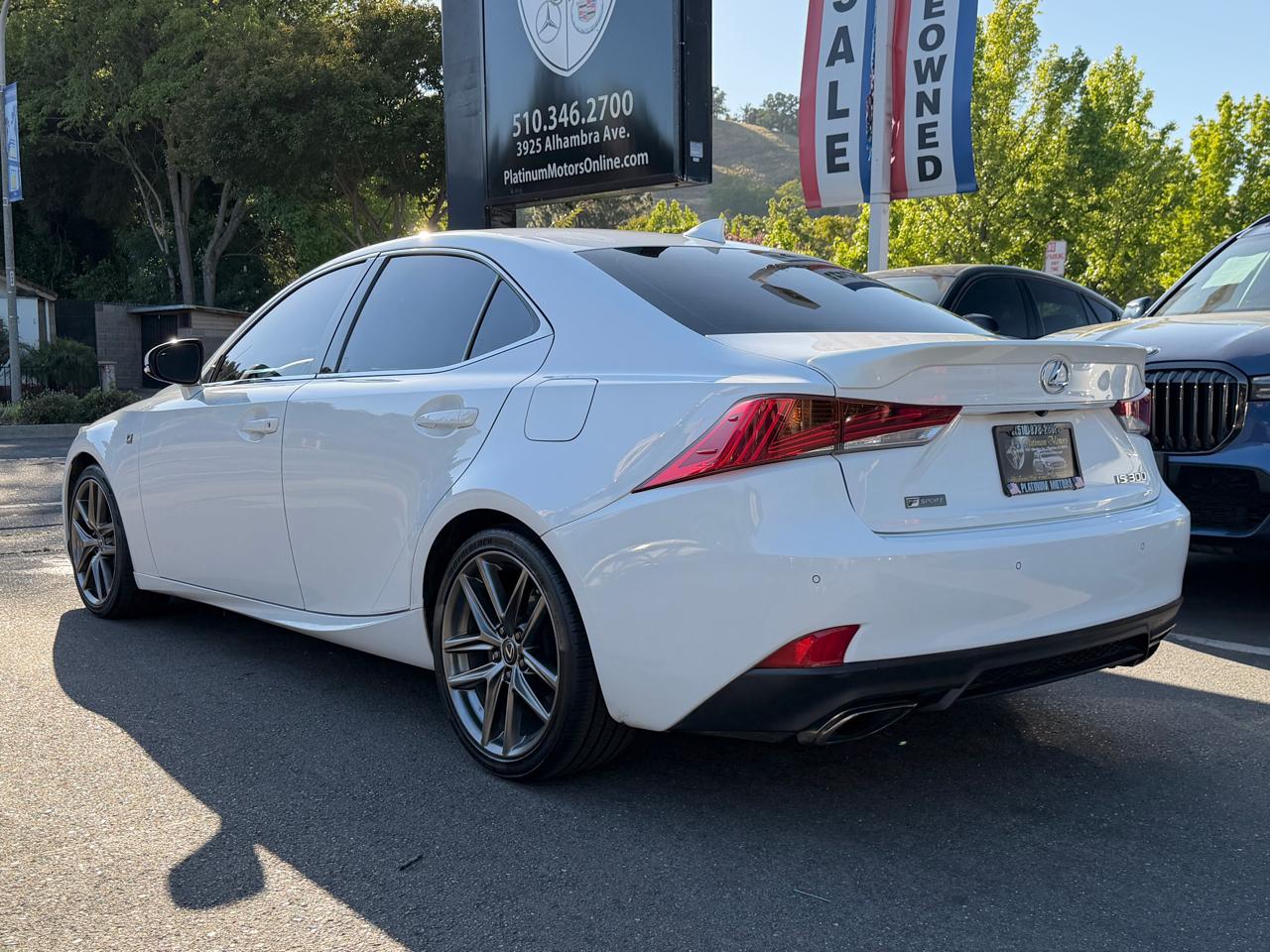 Lexus IS  2019