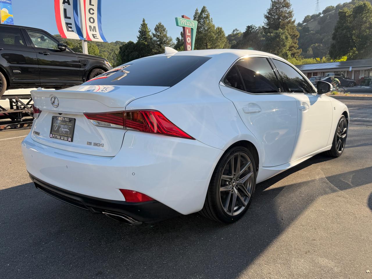 Lexus IS  2019