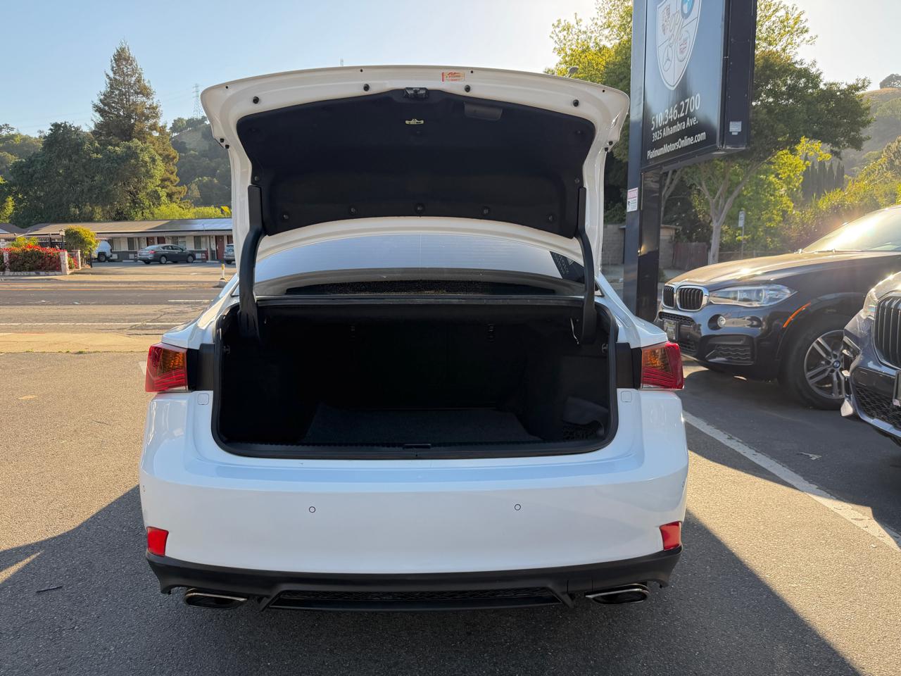 Lexus IS  2019