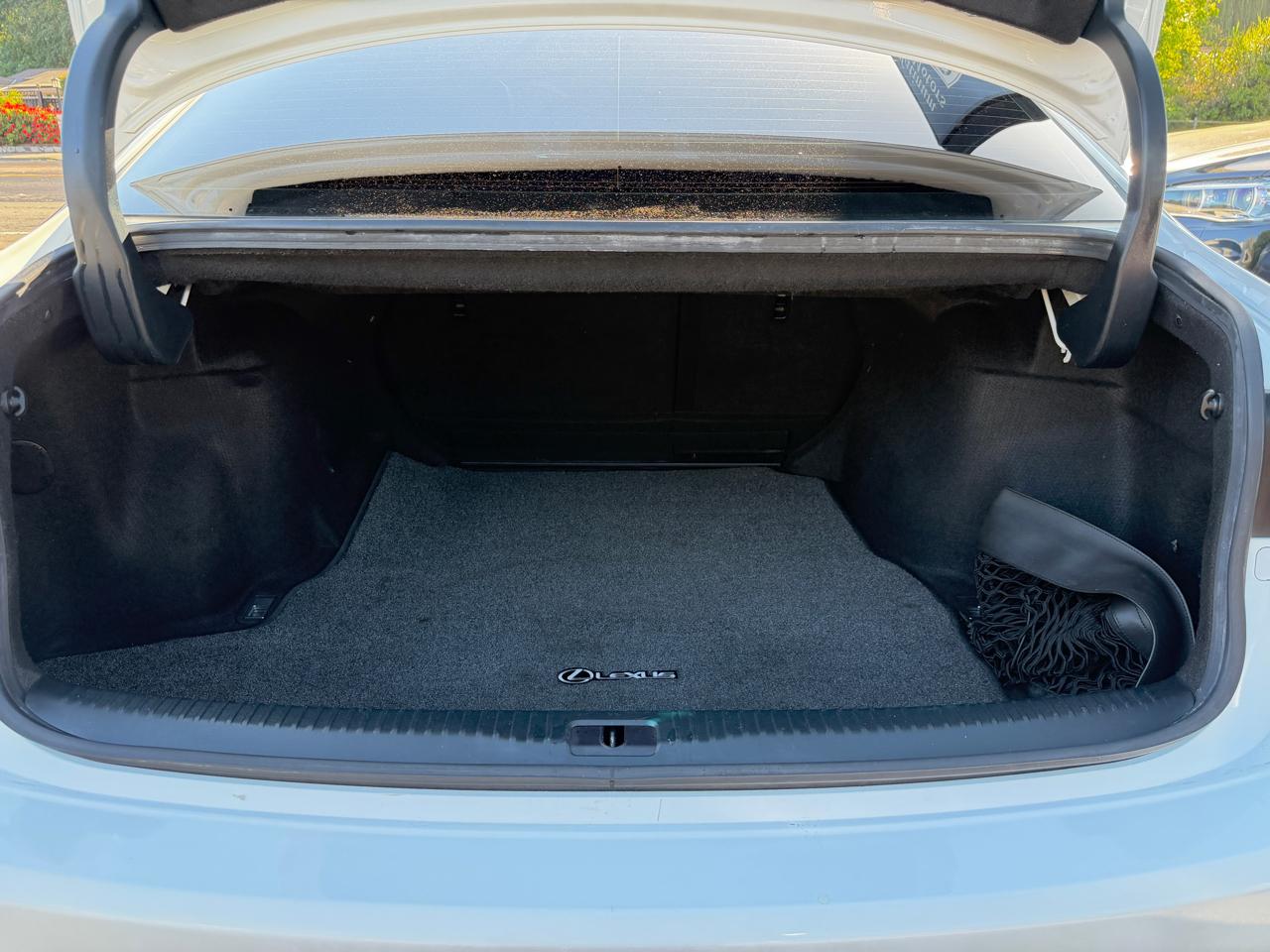 Lexus IS  2019