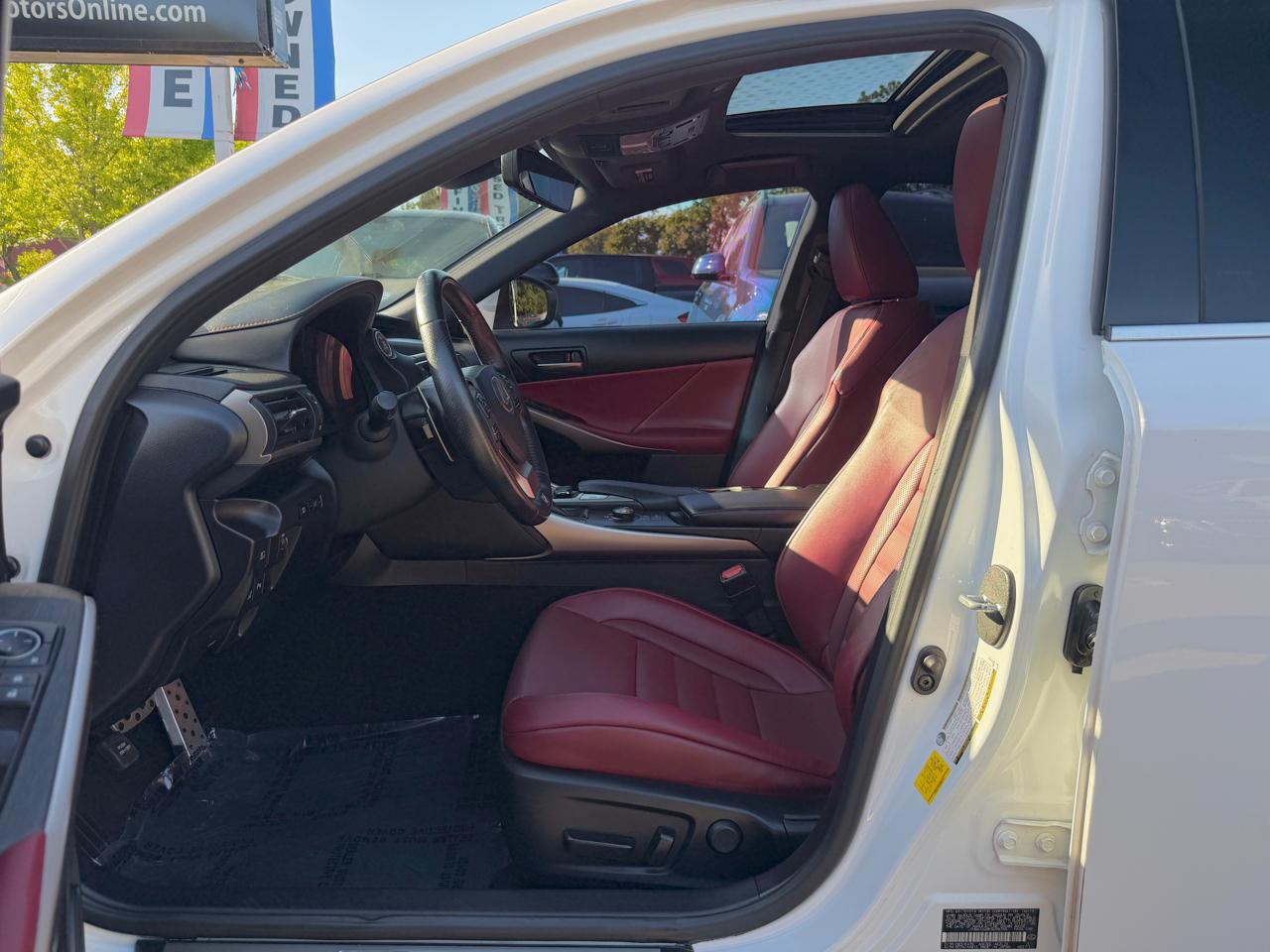Lexus IS  2019