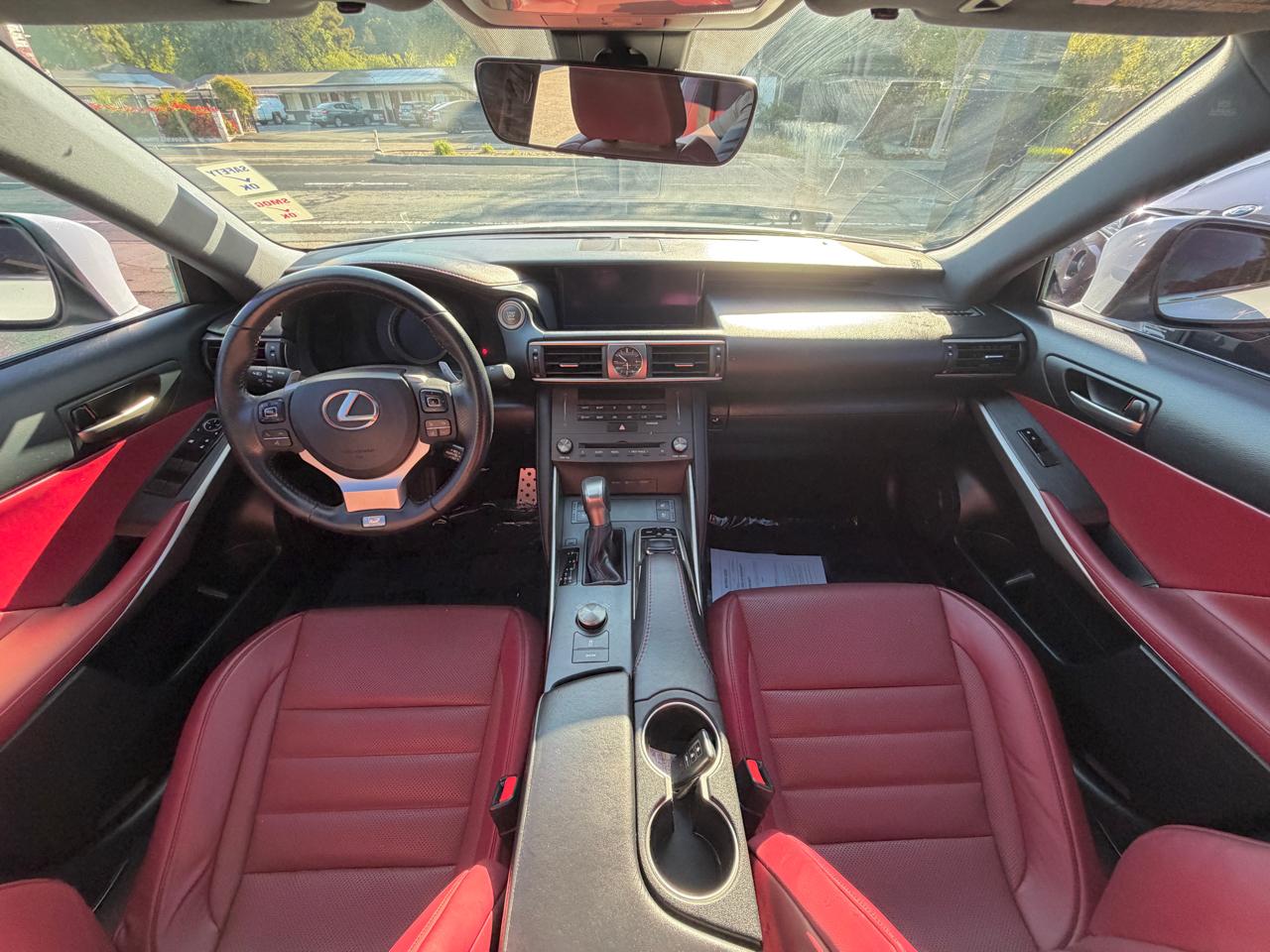 Lexus IS  2019