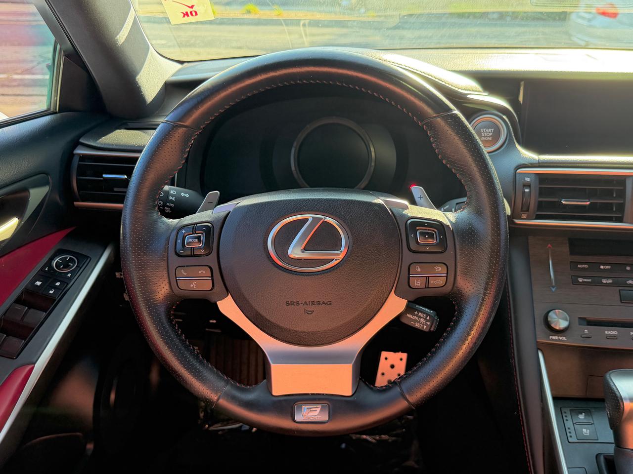 Lexus IS  2019