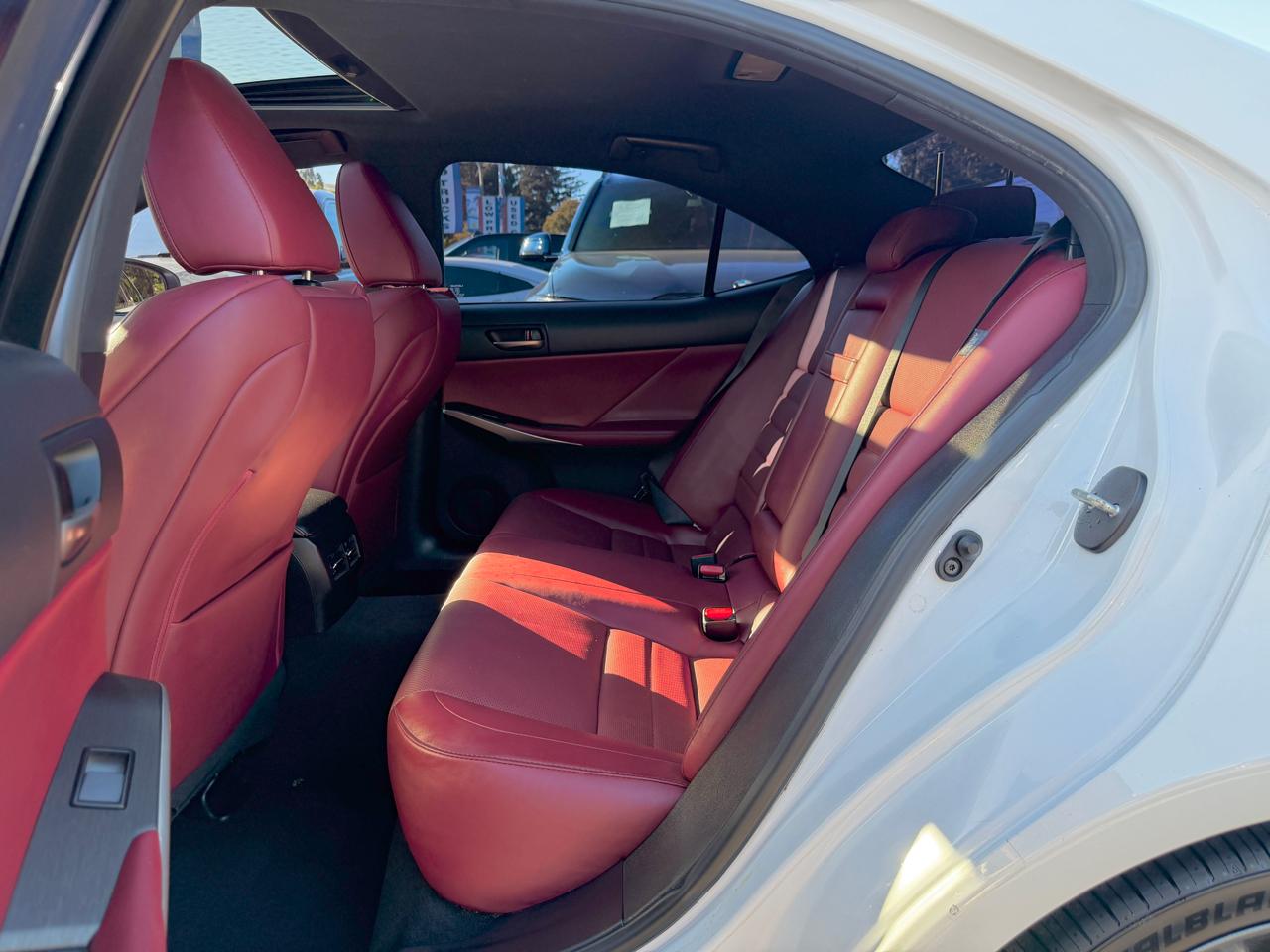 Lexus IS  2019