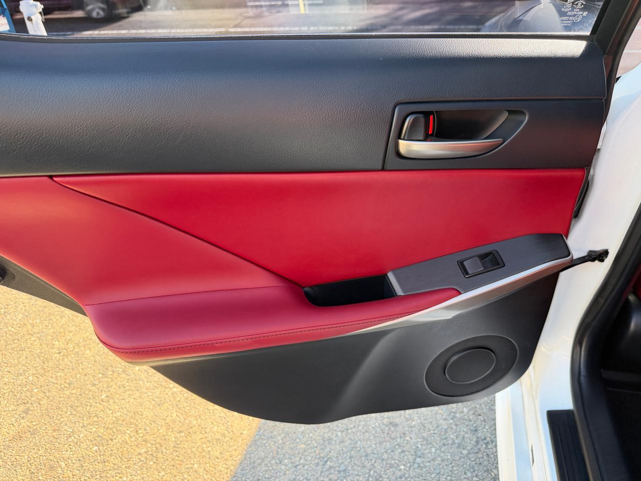 Lexus IS  2019