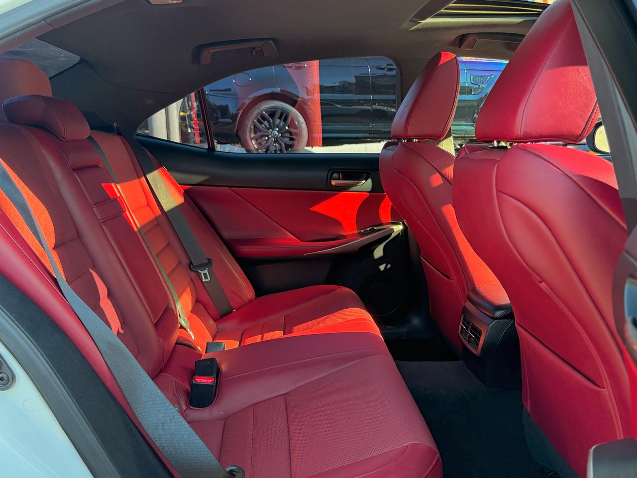 Lexus IS  2019