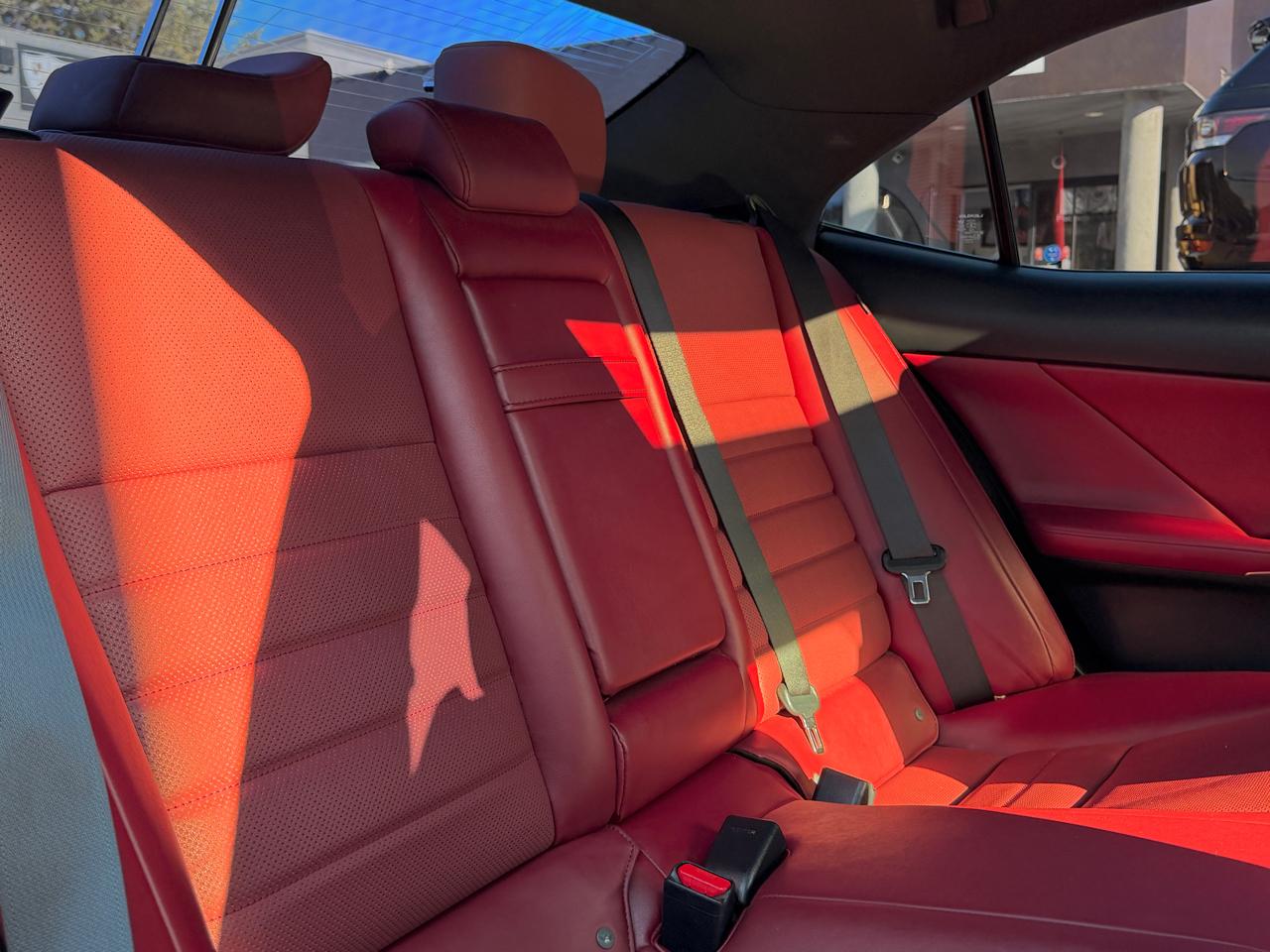 Lexus IS  2019