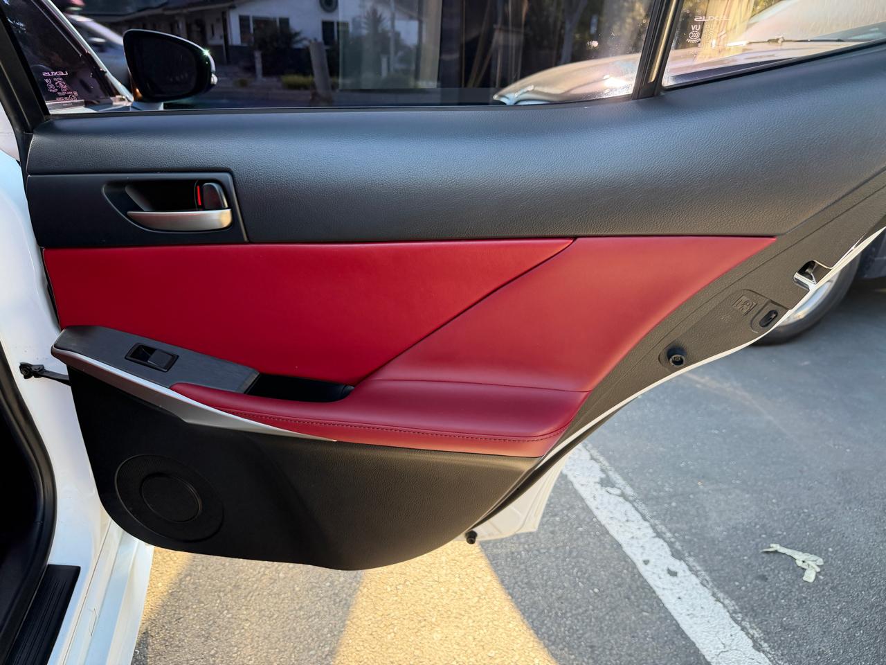 Lexus IS  2019