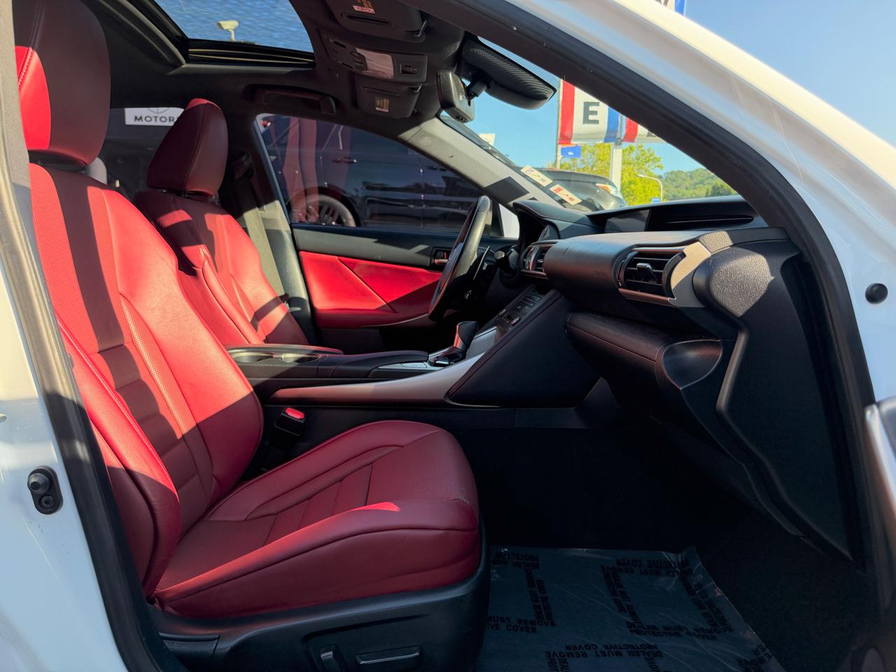 Lexus IS  2019