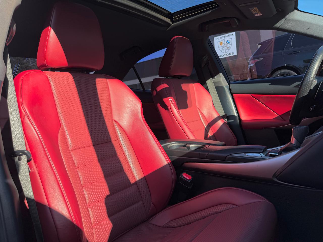 Lexus IS  2019
