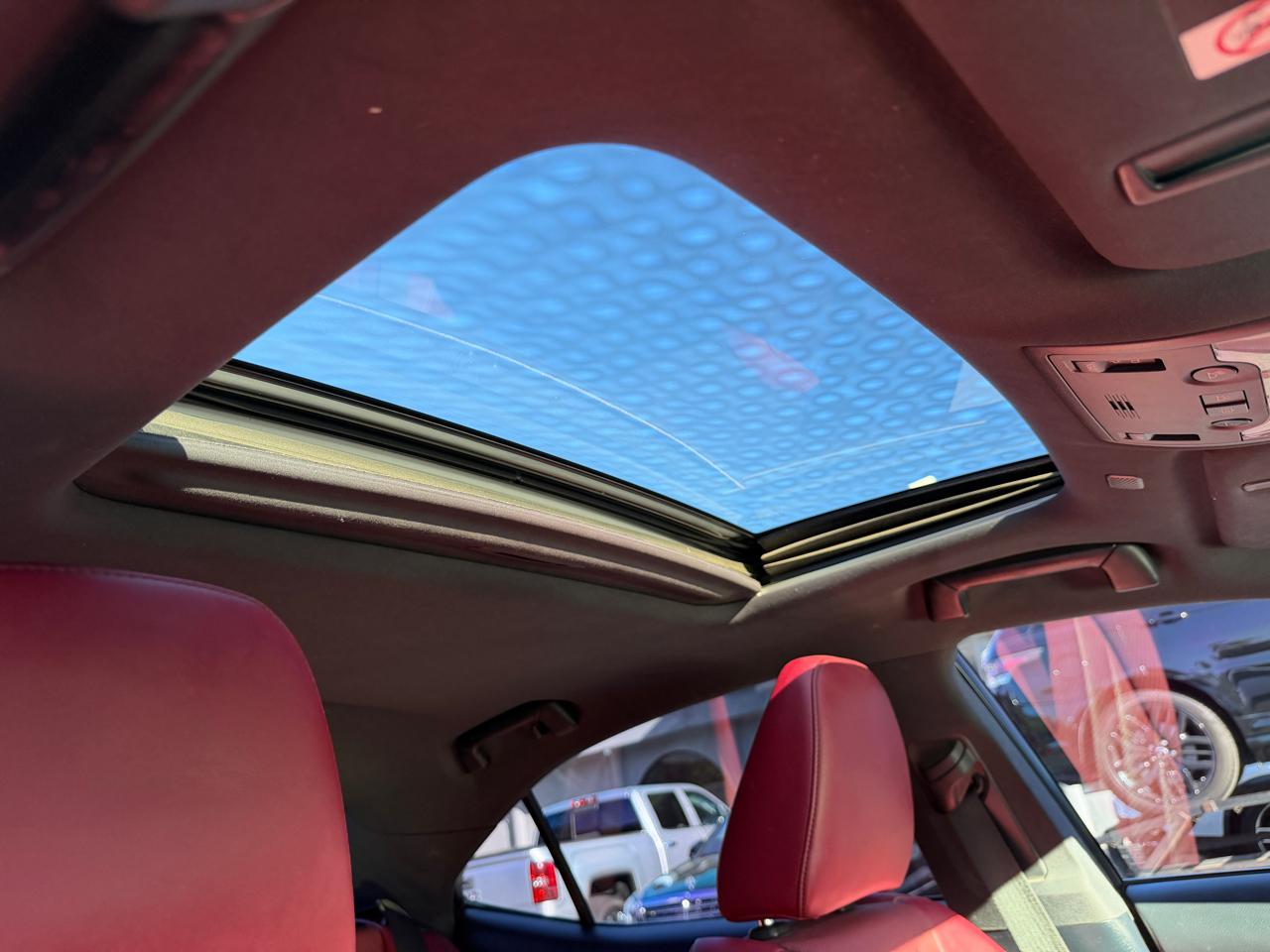Lexus IS  2019