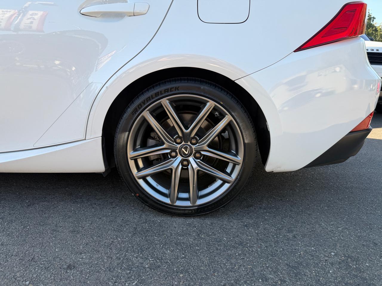Lexus IS  2019