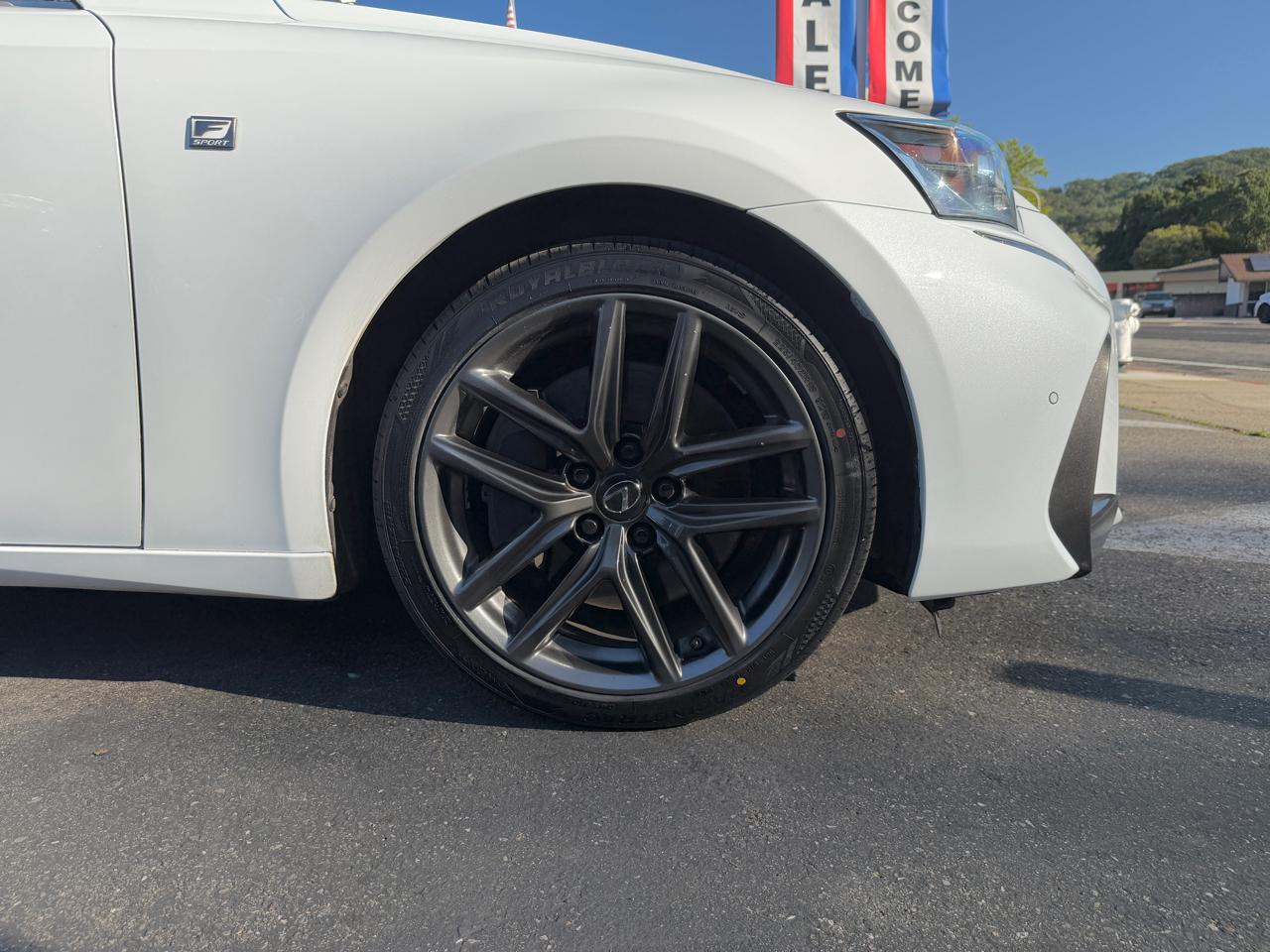 Lexus IS  2019
