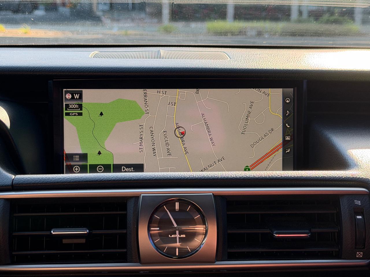 Lexus IS  2019