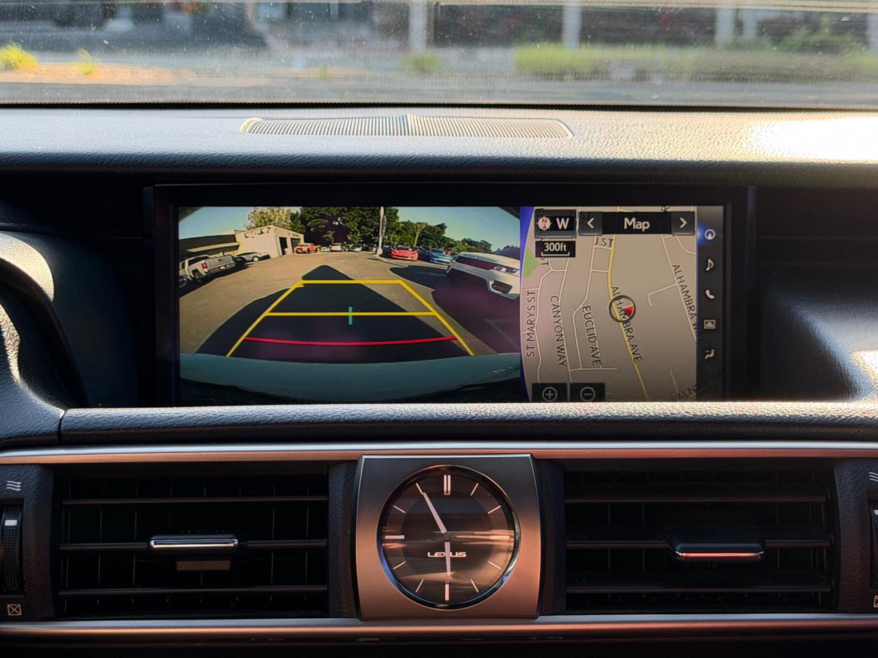 Lexus IS  2019