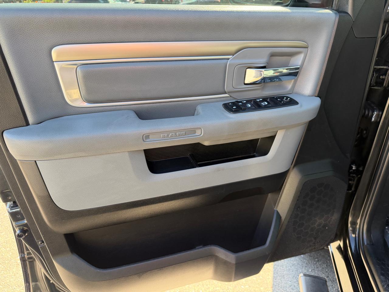 RAM 1500 Big Horn 4x4 Crew Cab 5'7" Box 2018