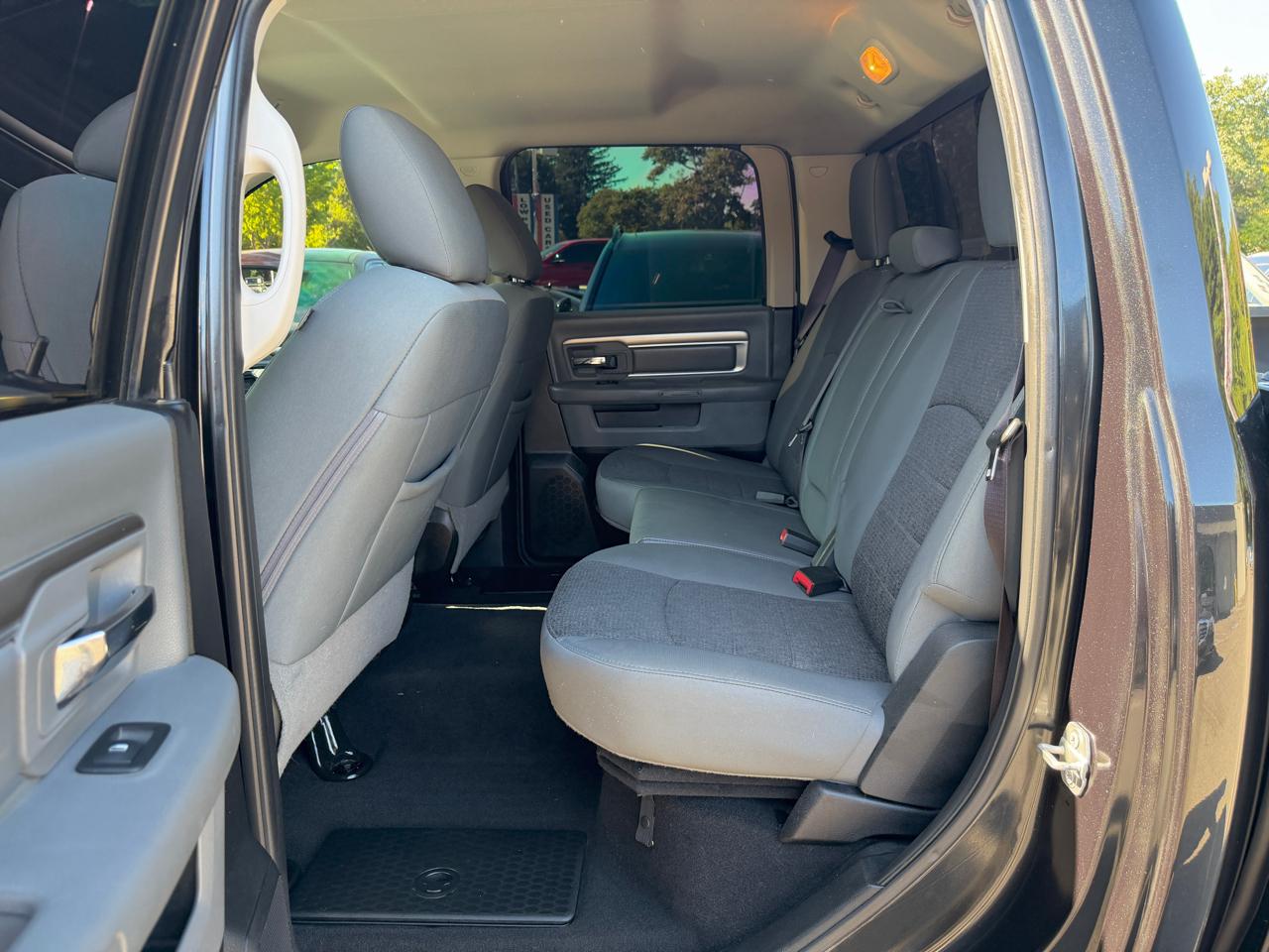 RAM 1500 Big Horn 4x4 Crew Cab 5'7" Box 2018