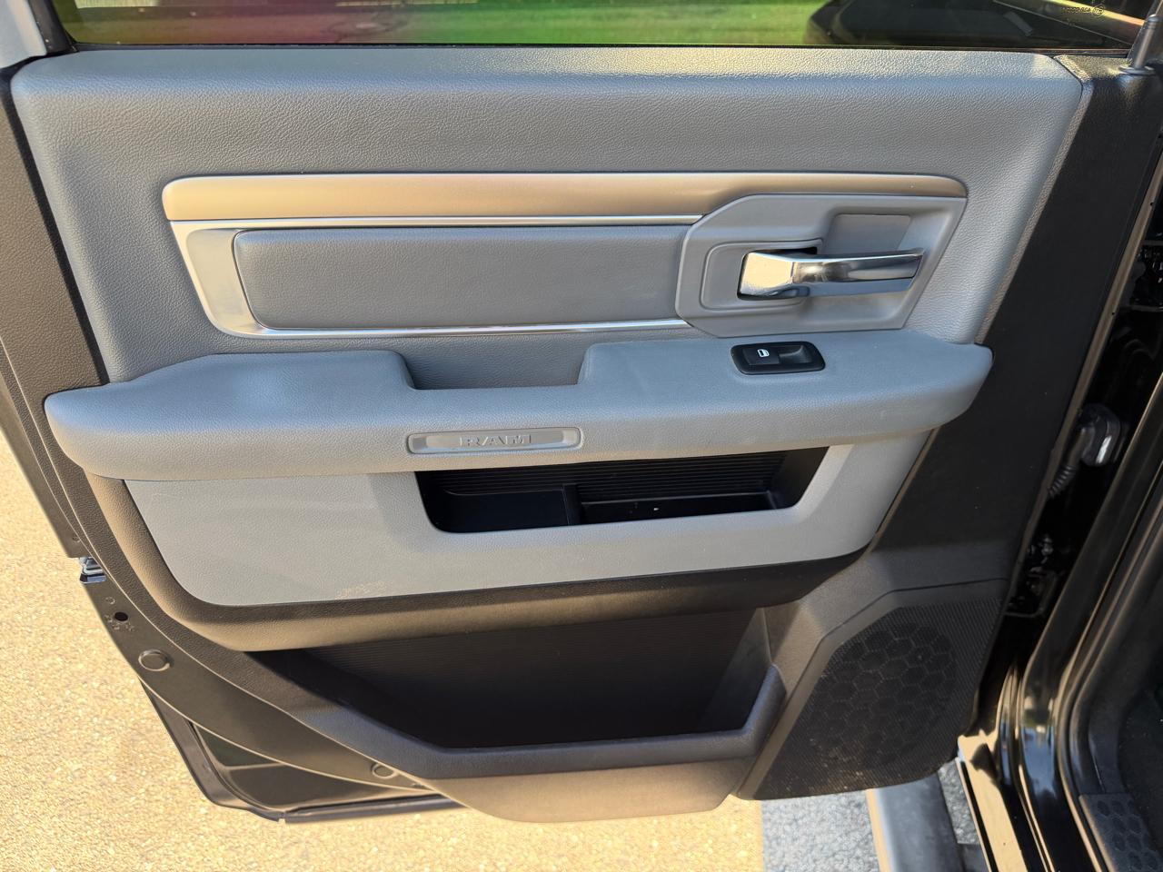 RAM 1500 Big Horn 4x4 Crew Cab 5'7" Box 2018