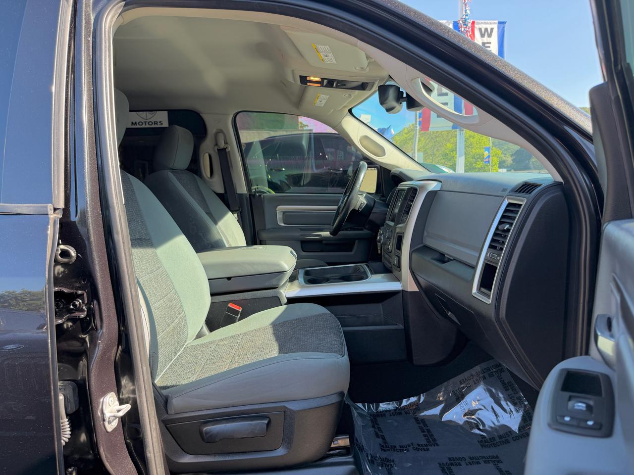 RAM 1500 Big Horn 4x4 Crew Cab 5'7" Box 2018