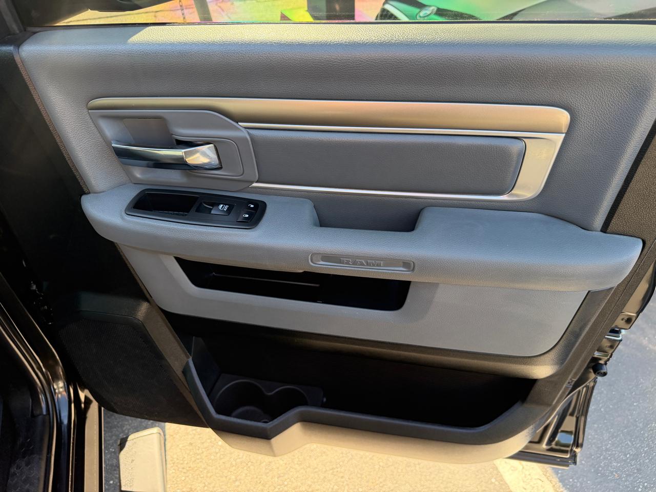 RAM 1500 Big Horn 4x4 Crew Cab 5'7" Box 2018