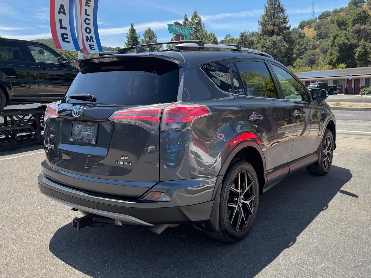 Toyota RAV4 Hybrid SE AWD (Natl) 2018