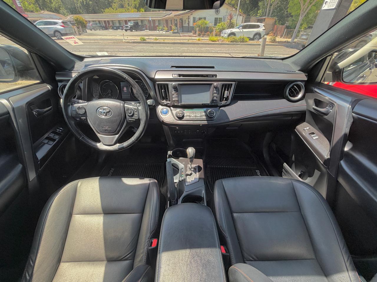 Toyota RAV4 Hybrid SE AWD (Natl) 2018
