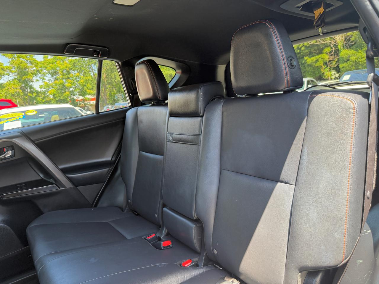 Toyota RAV4 Hybrid SE AWD (Natl) 2018