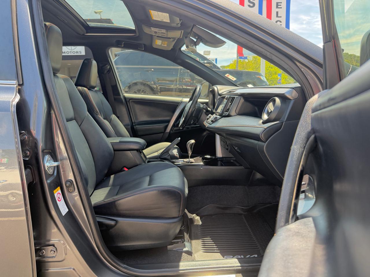 Toyota RAV4 Hybrid SE AWD (Natl) 2018