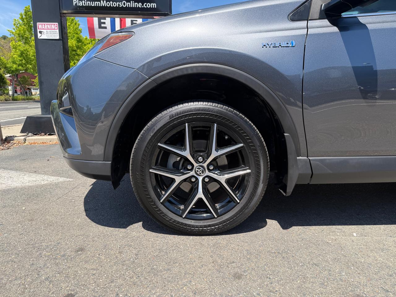 Toyota RAV4 Hybrid SE AWD (Natl) 2018