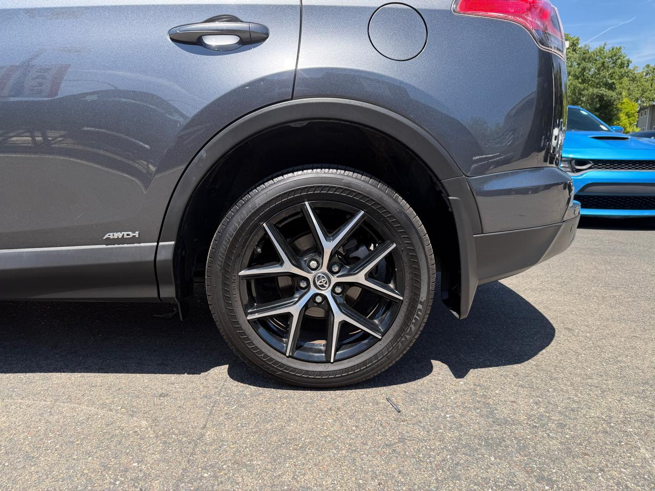 Toyota RAV4 Hybrid SE AWD (Natl) 2018