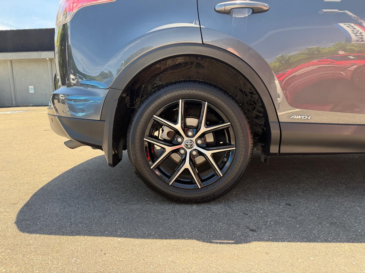 Toyota RAV4 Hybrid SE AWD (Natl) 2018