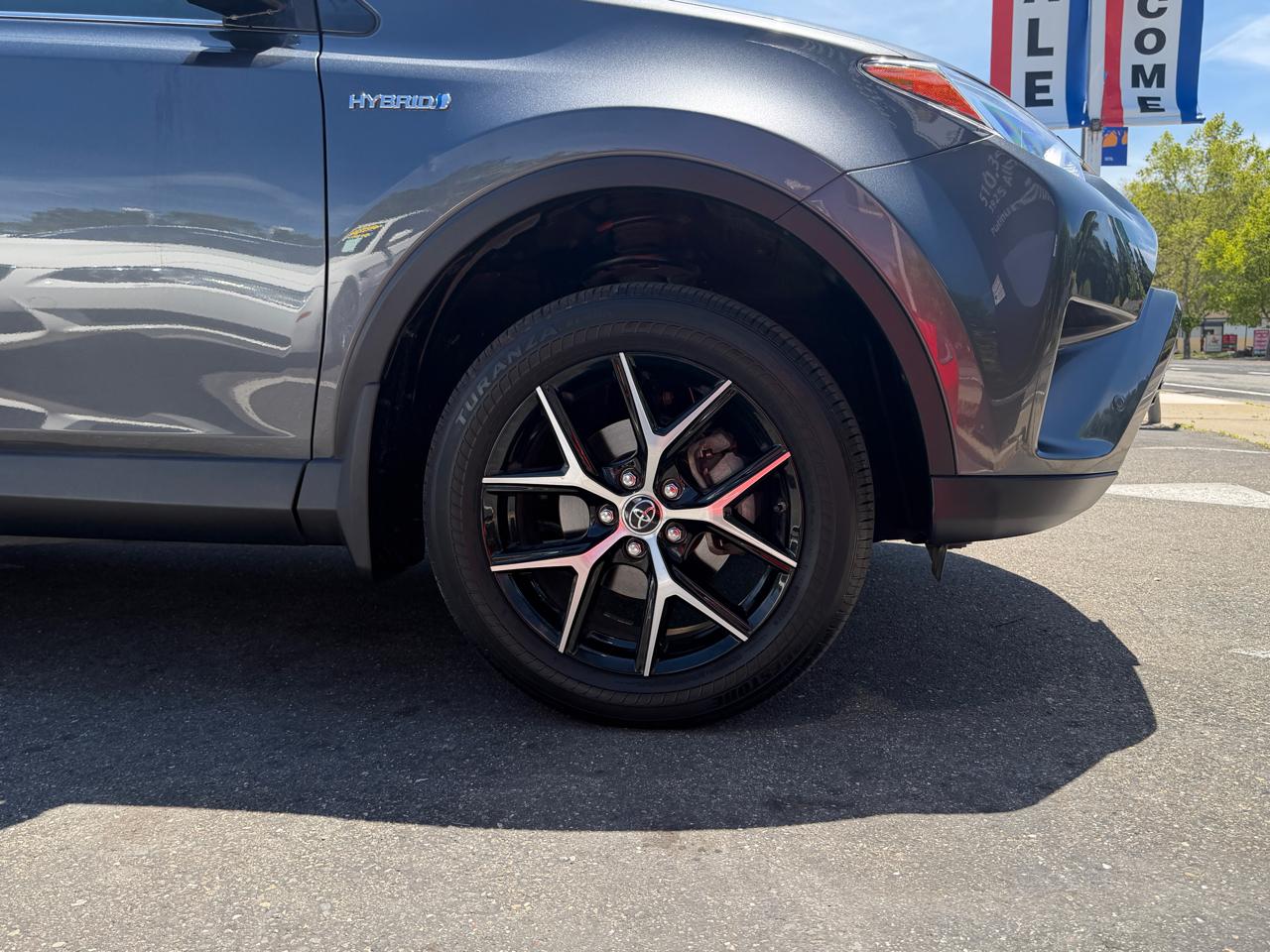 Toyota RAV4 Hybrid SE AWD (Natl) 2018